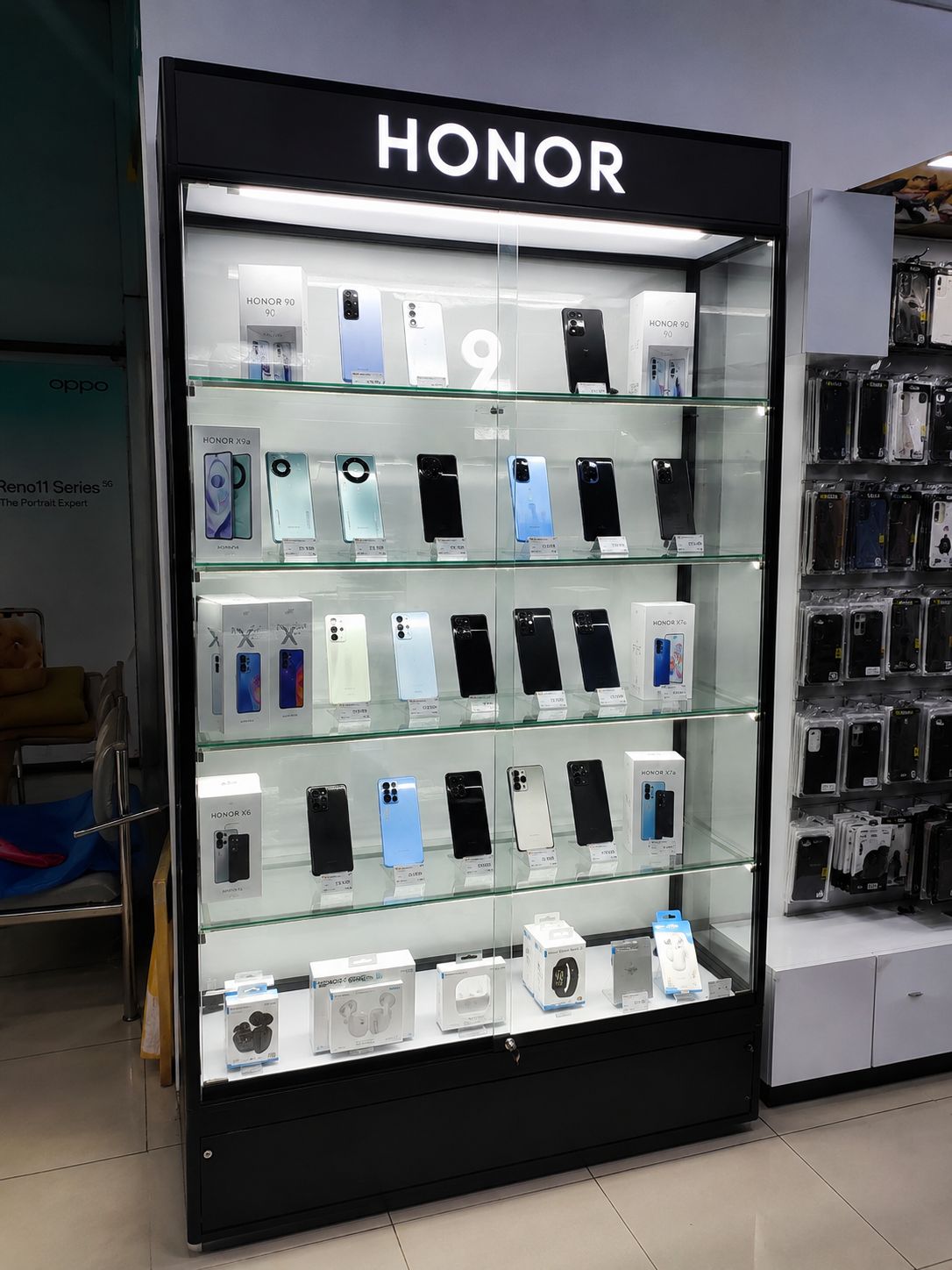 Jasa pembuatan almari display handphone custom Radja Inovasi Indonesia